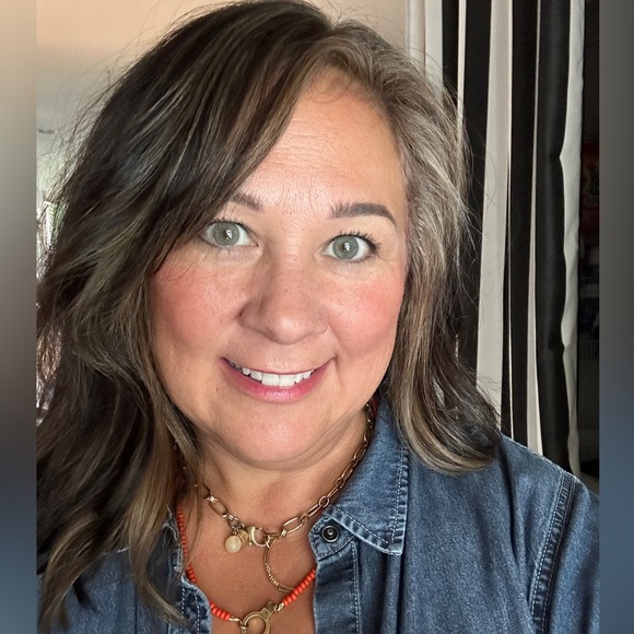 Meet your Posher, Dawn❣️ - Picture 1 of 1